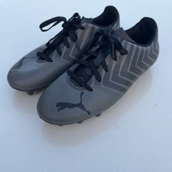 Size 3 Puma Soccer Shoes