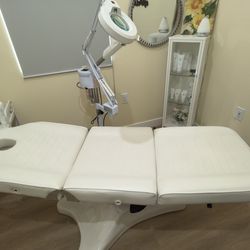 Esthetician Table With Steamer