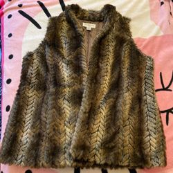 Liz Claibourne faux fur vest