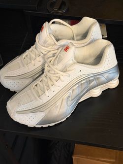 Women’s Nike Shox R4
