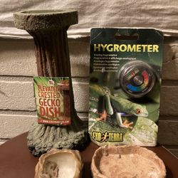 Reptile/Amphibian Dish And Supplies
