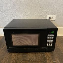 Hamilton Beach 0.9 cu.ft. 900W Microwave Oven