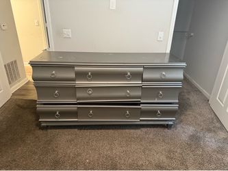 Rooms to go dresser