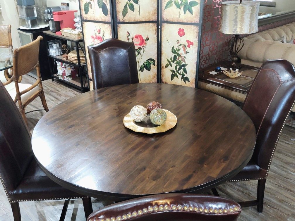 ROUND DINING TABLE SET