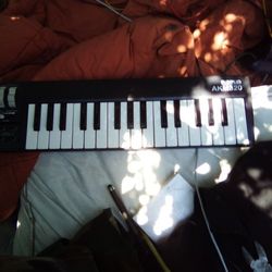 AKM320 Midi Keyboard USB Controller