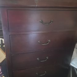 chest of drawers