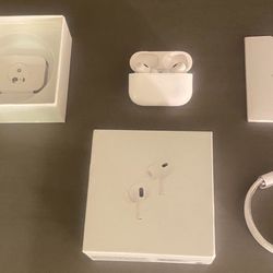Apple AirPods Pro 2nd Gen w/Wireless Charging Case 