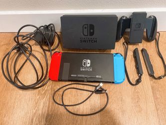 Nintendo Switch Bundle - Complete Set w/ Accessories (Excellent)