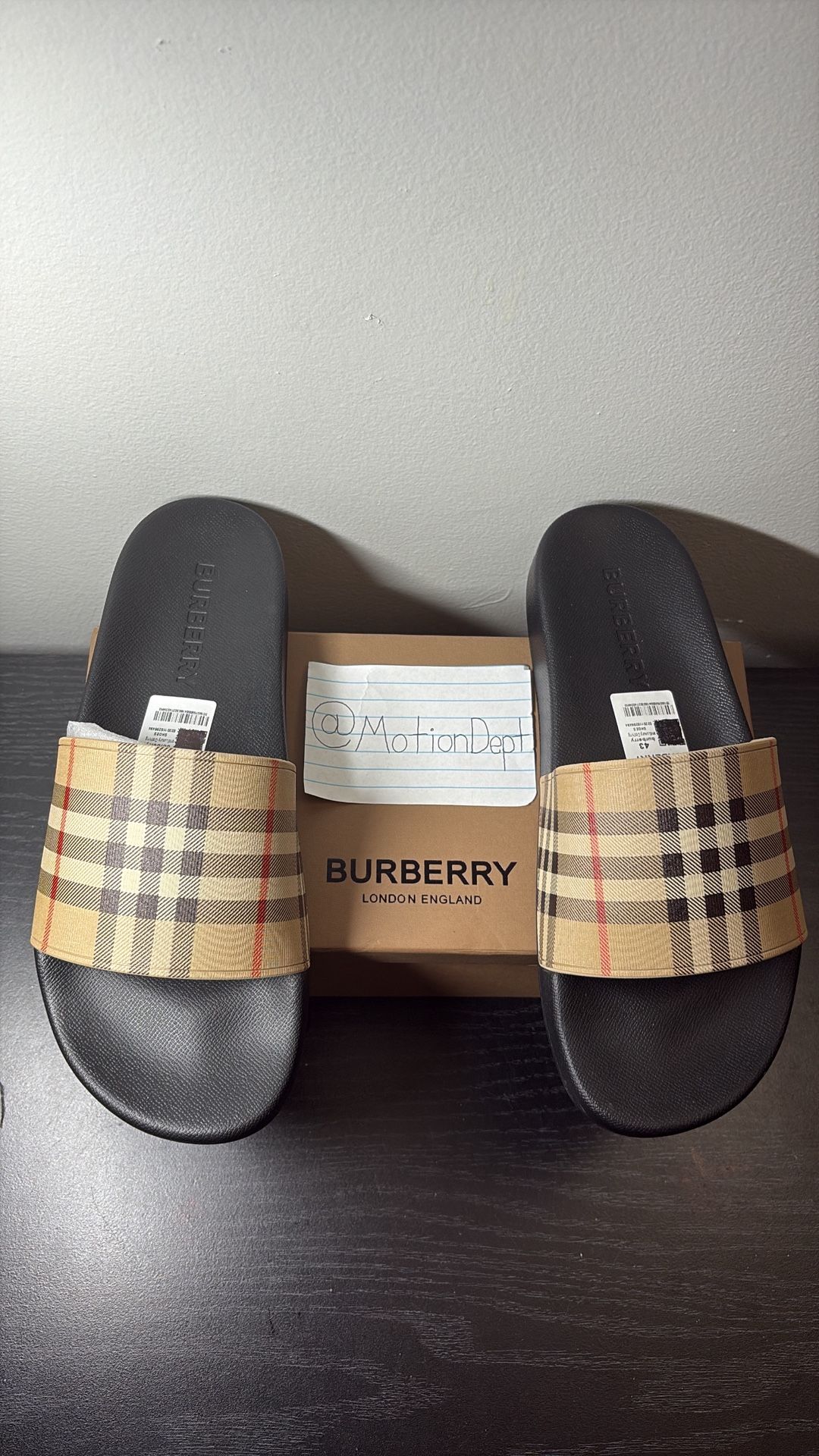 Size 10 Men Burberry slides 