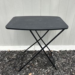Folding table