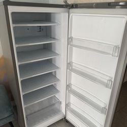 Freezer 6cu.ft Single Door 