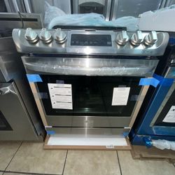 Brand New LG Slide In Gas Range With InstaView  Door 