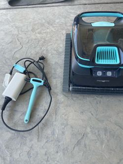 Maytronics Liberty 600 model one month old pool vacuum sweep