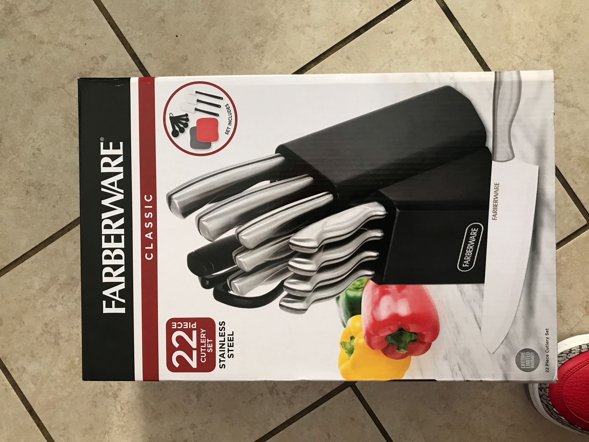 Farberware 22 piece cutlery set