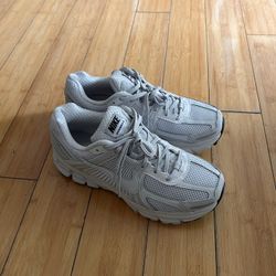 Nike Zoom Vomero 5 Women’s Sneakers Size 8