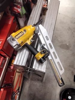 DEWALT Pneumatic Framing Nailer - Tool Only