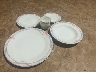 Fine ChinaSet of 12 Mikasa Bone China