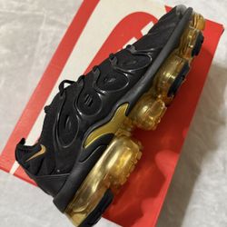 NIKE AIR VAPORMAX PLUS 
