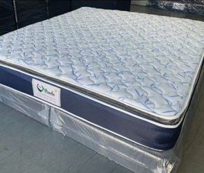 King Regular mattress and box spring new
