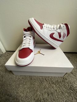 Jordan 1 Mid Reverse Chicago 