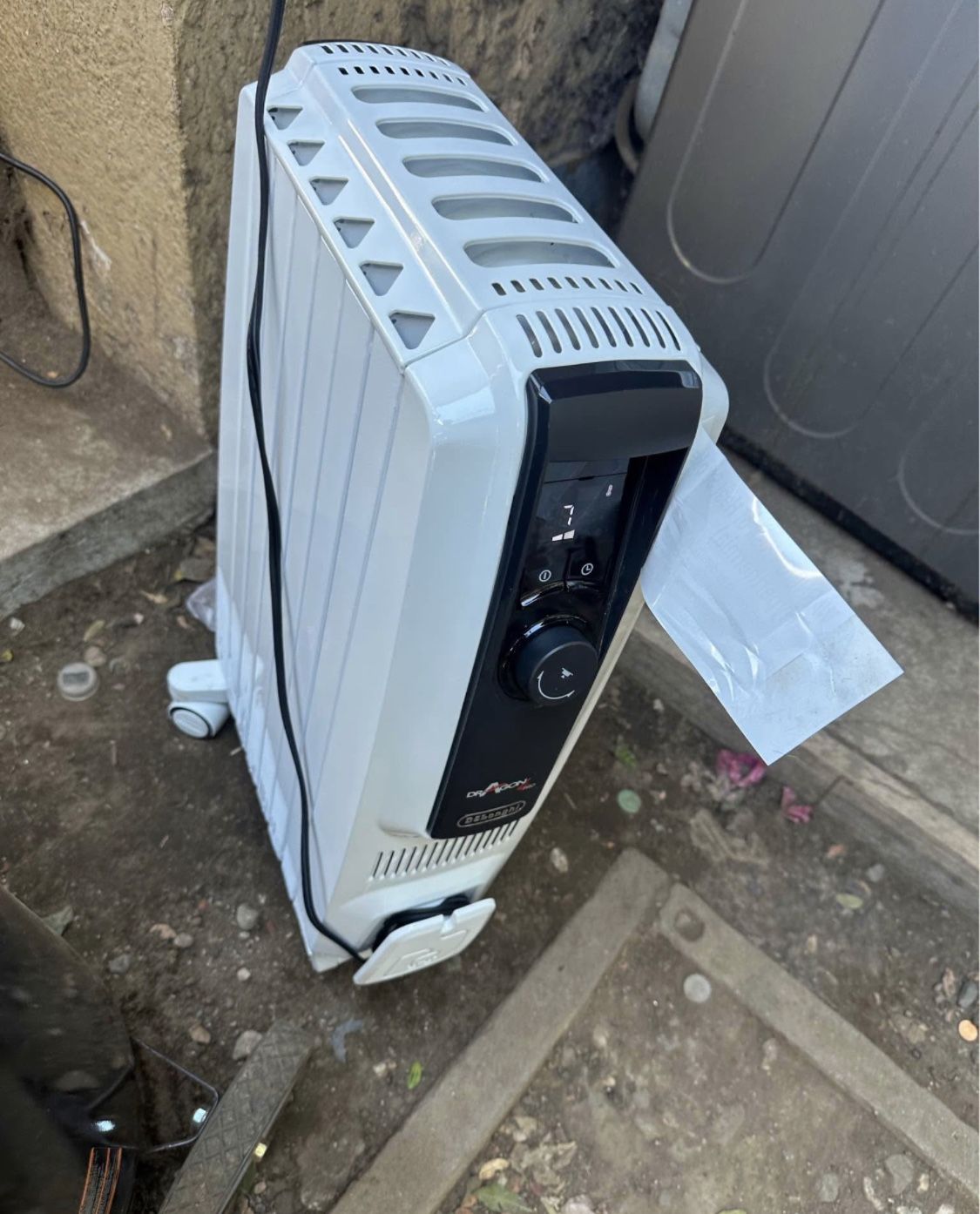 DeLonghi 1500-Watt 5120 BTU Electric Oil Filled Radiator Space Heater Quiet Full Room Comfort