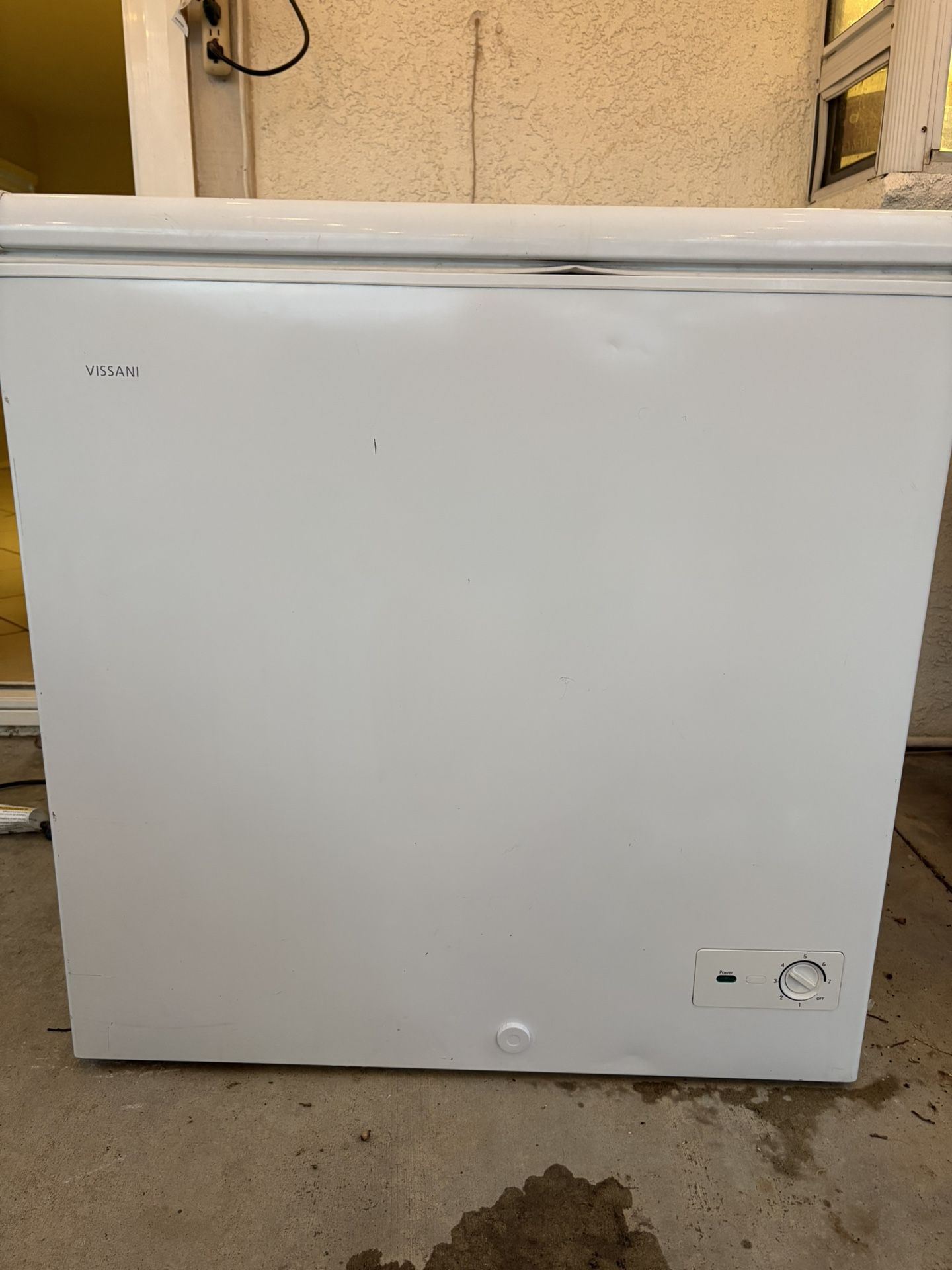 Chest freezer 6.9cu.ft.