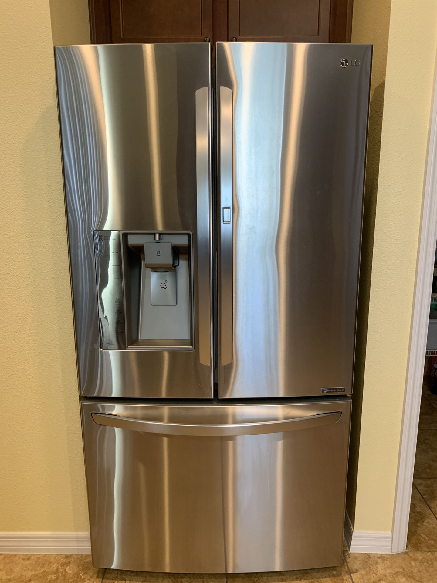 LG Refrigerator 28.5 cu ft - NOT Cooling