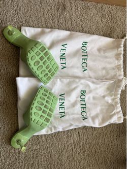 Bottega Veneta Mint Green Leather Mule Sandals – Worn Once – Excellent Condition