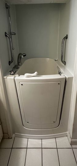 Walk-In Bathtub (Front Loader Style)