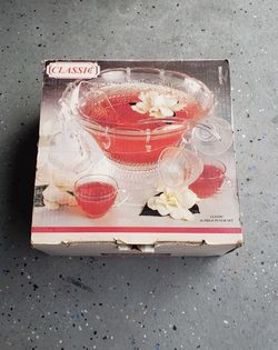 Vintage.. 26 piece punch bowl set