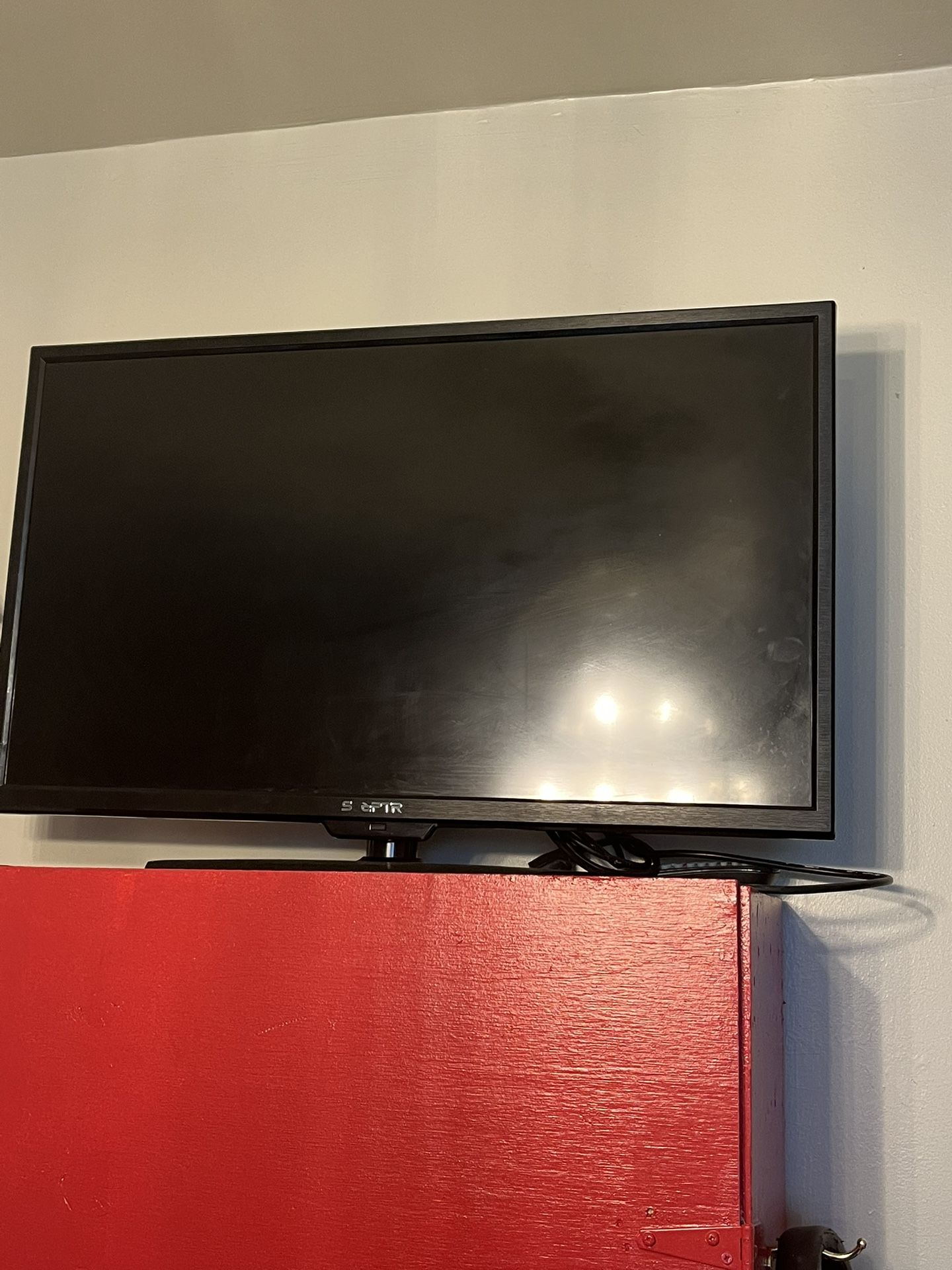 32 Inch SCEPTER TV w/remote