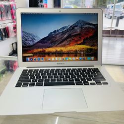 Apple MacBook Air , slim , intel core i5 , 13 inch screen , it comes with charger 