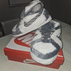 JORDONS BIG FLUFFY SLIPPERS