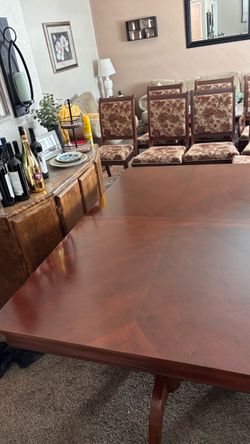 Broyhill double pedestal dining table +8 chairs seats up to 12
