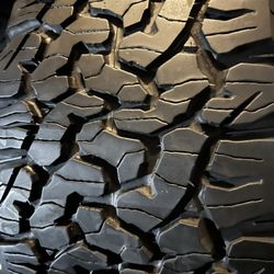 1 Llanta 275/5520LT Bfgoodrich All-Terrain 