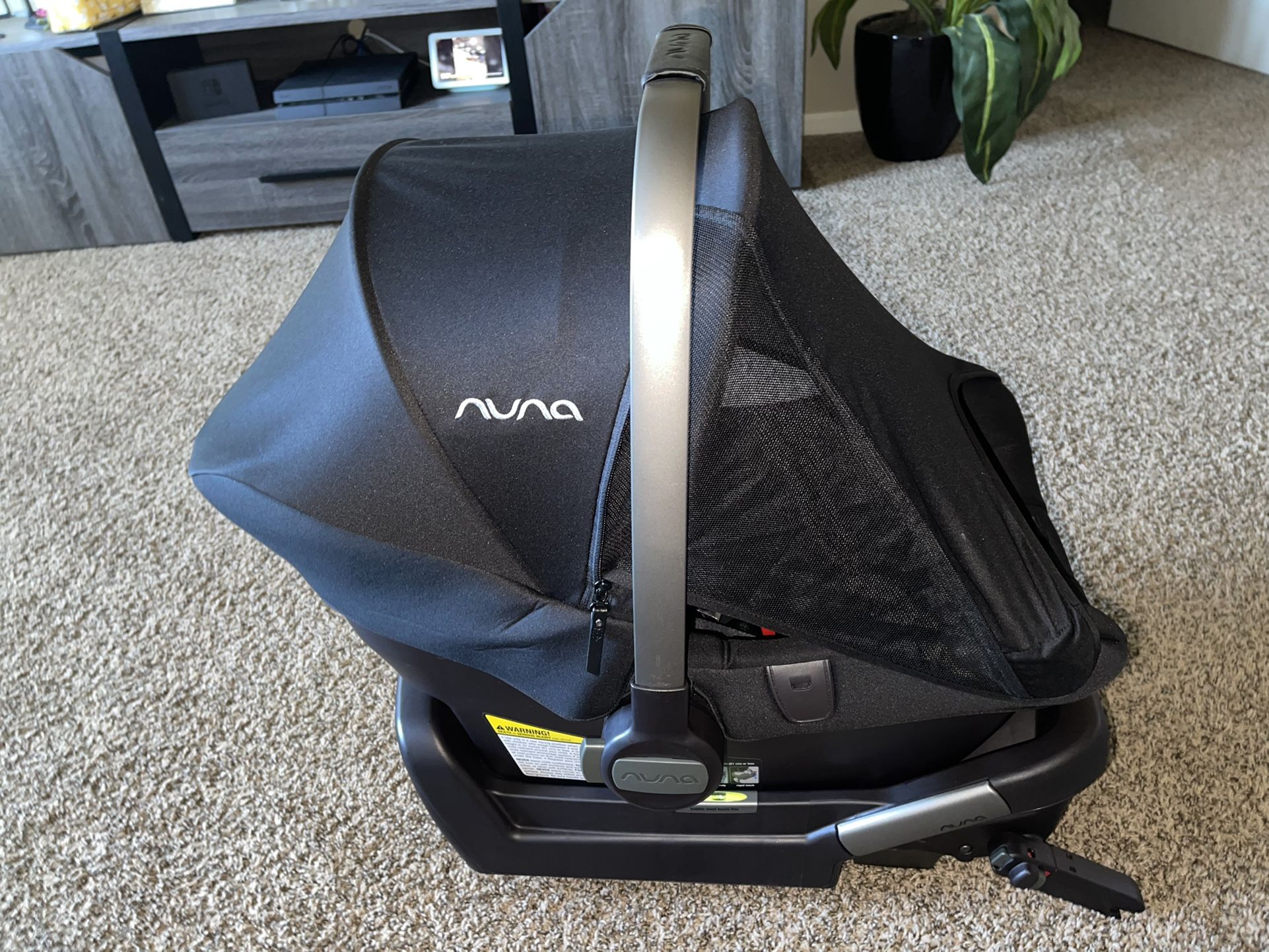 Nuna Pipa Lite LX Car Seat 