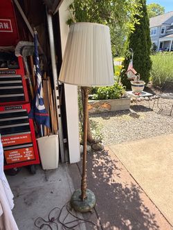 Pole floor lamp