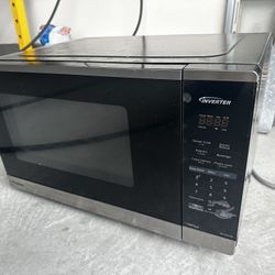 Panasonic Microwave 1200W 1.3cu ft