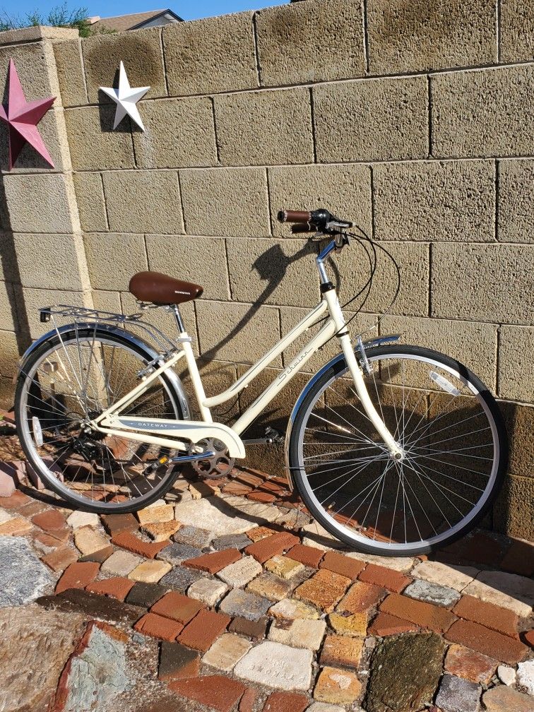 Schwinn Admiral 700c Adult Hybrid Bike