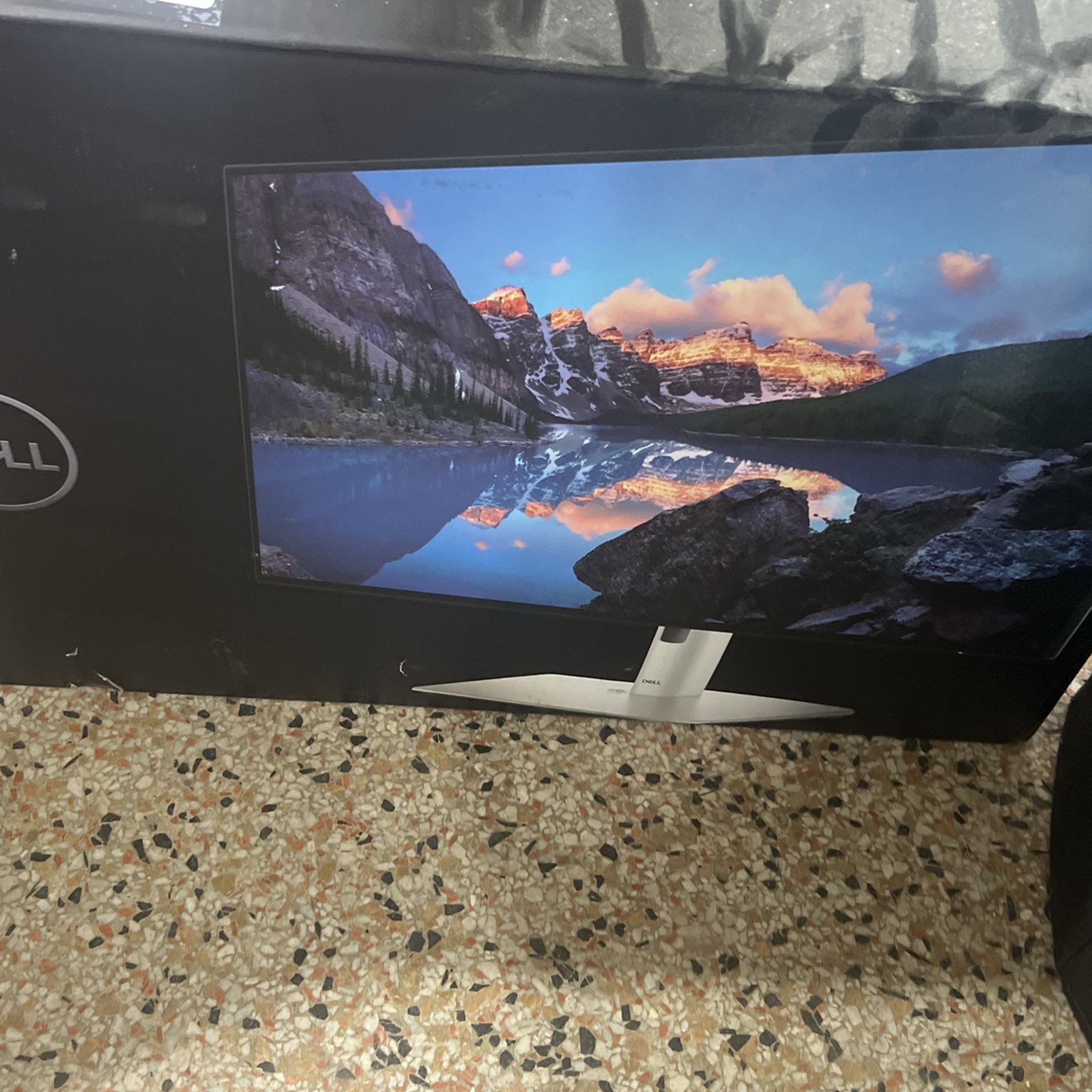 Dell Ultra sharp 24 Monitor