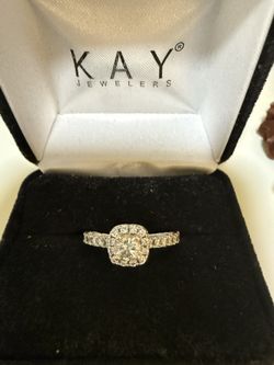 Monique Lhuillier Bliss Diamond Engagement Ring 7/8 ct tw Round-cut 18K White Gold