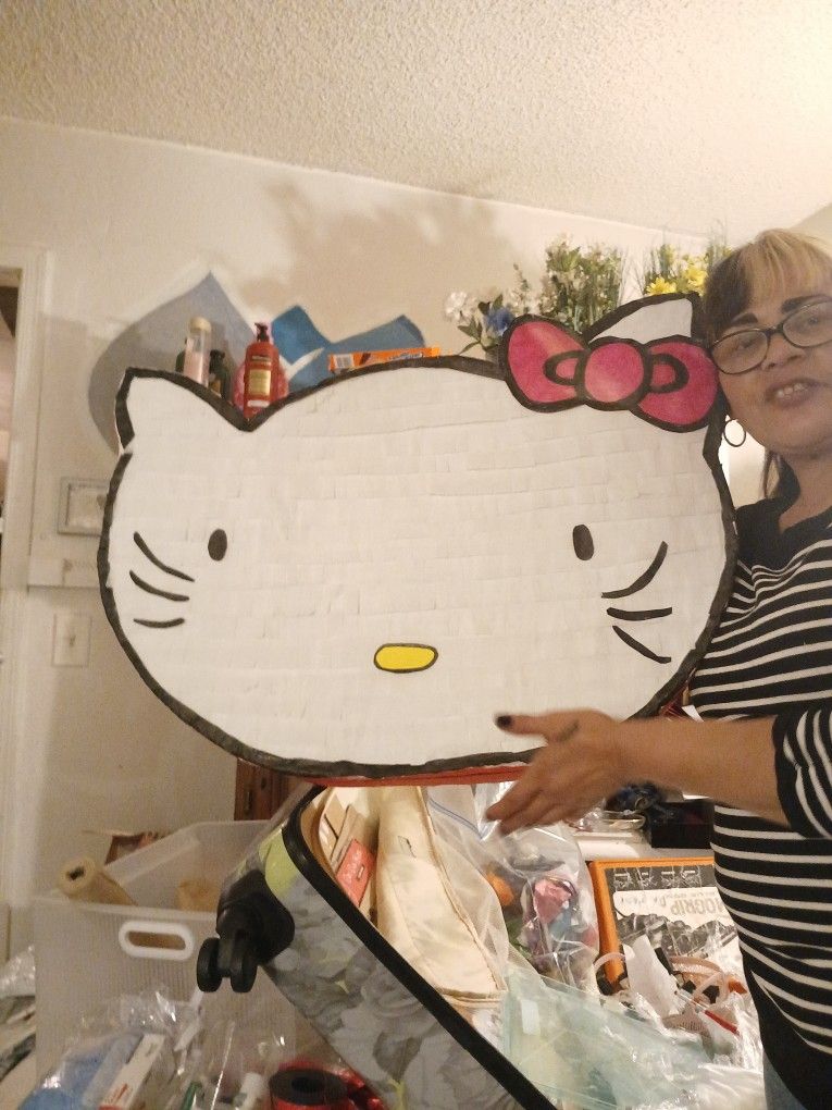 Hello Kitty Pinata