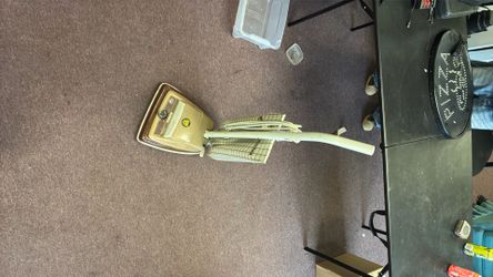 Eureka Edge Kleener Vibra Groomer II Vintage Vacuum