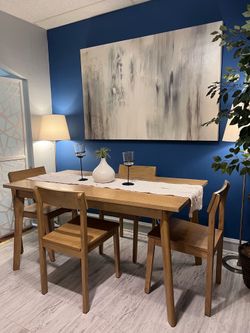 Nice Dining Set in Acceptable Condition!!! Table with leaf and 4 Chairs! I Can Deliver.