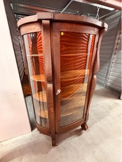 Beautiful oak Antique Curio- 1900 Gettysburg Furniture Company
