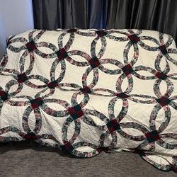 Amish quilt/matching pillows 