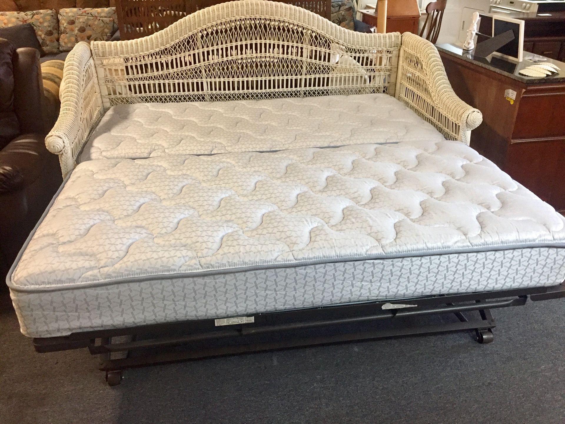 LATIF white wicker daybed with trundle and like new sealy mattresses