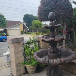 New 6ft Pineapple Water Fountain 