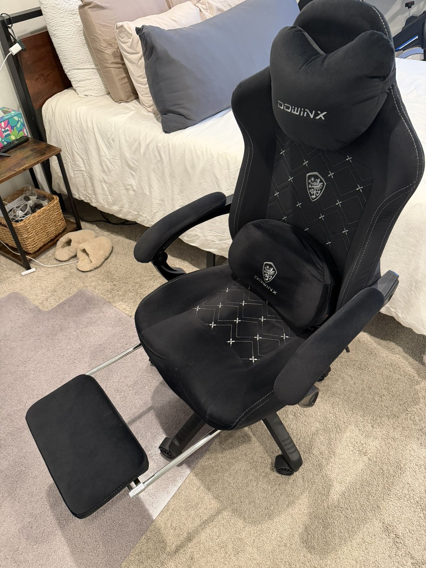 Dowinx Gaming Chair (with Heated Massage) 