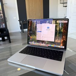 Apple 14” MacBook Pro M4 Pro Chip 48GB Ram 512SSD! 90 day warranty! We offer financing!